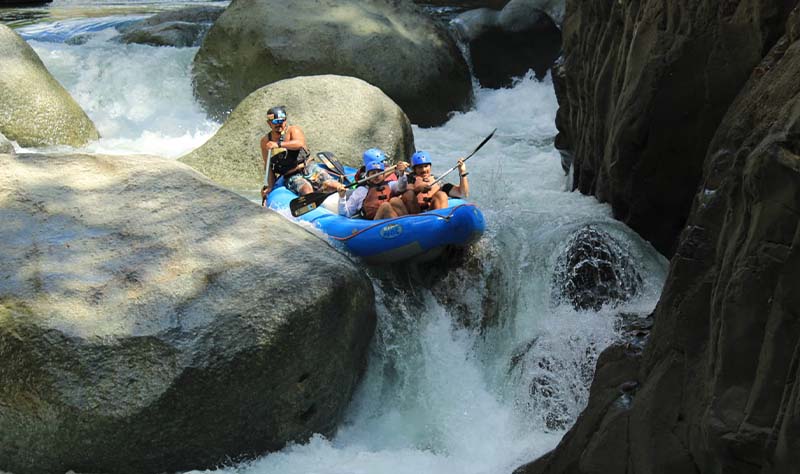 White Water Rafting • Costa Rica Elite