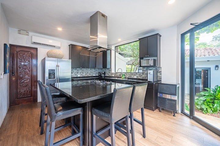 Beachfront Rental in Jaco Costa Rica - Playa del Rey by Costa Rica Elite - Vacation Rentals in Jaco • Costa Rica Elite Beachfront Rental in Jaco Costa Rica - Playa del Rey by Costa Rica Elite - Vacation Rentals in Jaco